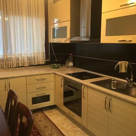 Britney's Block Area Διαμέρισμα Τίρανα